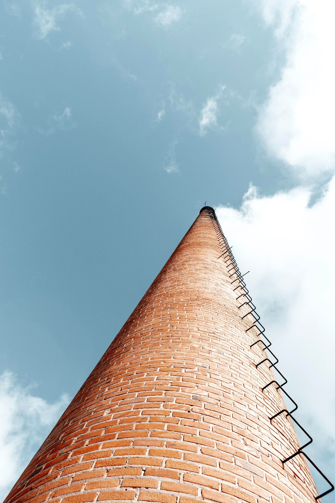 Chimenea industrial de ladrillo